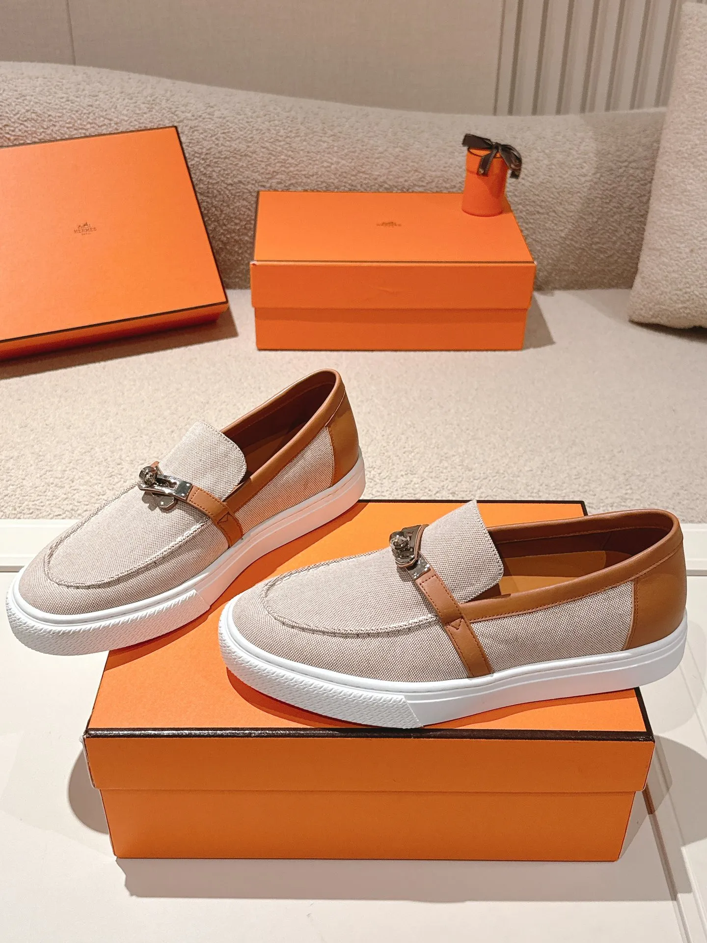 Men's shoes 💰640💰 Hermes# New Kelly buckle thick-soled loafers. Upper: cowhide/suede material. Lining: sheepskin lining. Outsole: exclusive molded outsole. Size: women's size 35-40, men's size 39-45 (female 41/male 46 customized, non-refundable)